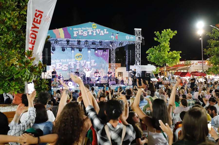 ‘Yaz Boyu Festival’, Özgür Can Çoban ve Keman Virtüözü Suat Erdem ile Maske Orkestrası Konseri İle Devam Etti