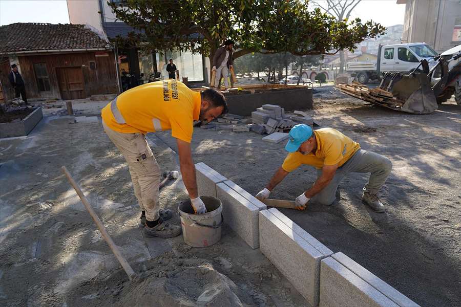  Şile Belediye Meydanı Yenileme Çalışmaları Hızla Devam Ediyor